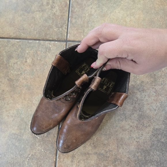 Frye Wyatt Disc Western Boot Womens 6.5 Brown Leather Cognac Studded short - Picture 8 of 13